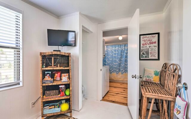 Gulf Coast Views: Stilted Retreat in Galveston!