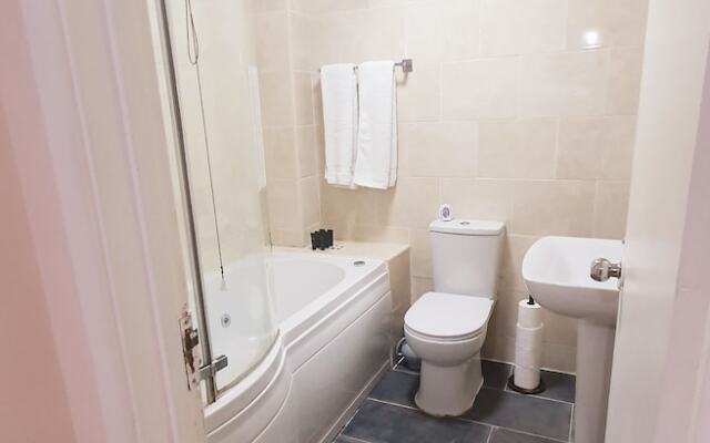 Remarkable 1-bed Flat in Slough, Near Farnham Road