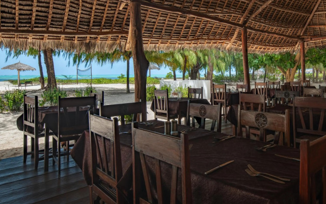 Hakuna Majiwe Beach Lodge
