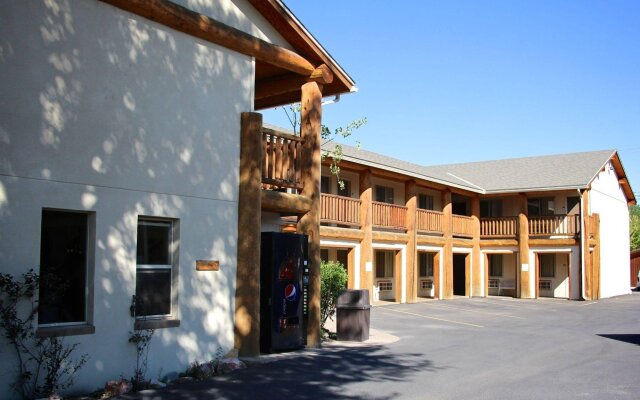 Moose Creek Lodge & Suites