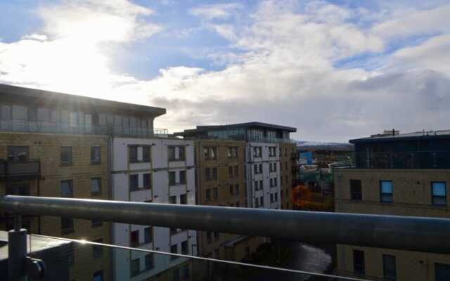 1 Bedroom Penthouse Apartment Near Murrayfield Sleeps 4