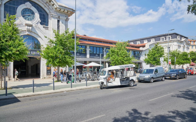 Sunny Pink Street Historical Apt, By TimeCooler