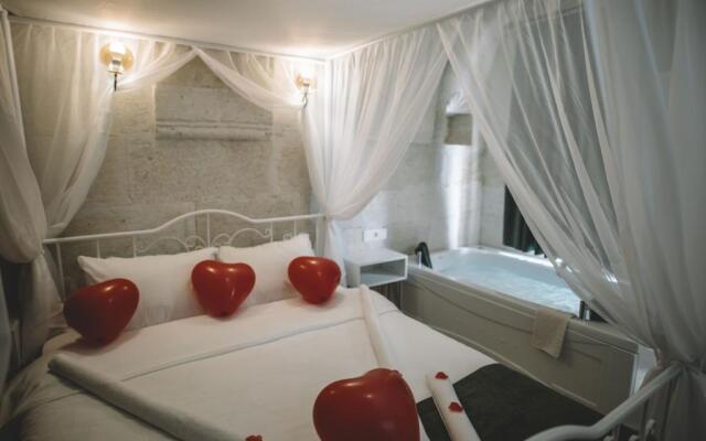 Daphne Cave Hotel
