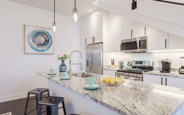 Sanitized Newly Designed Super Chic Indy Home Near Fountain Square!