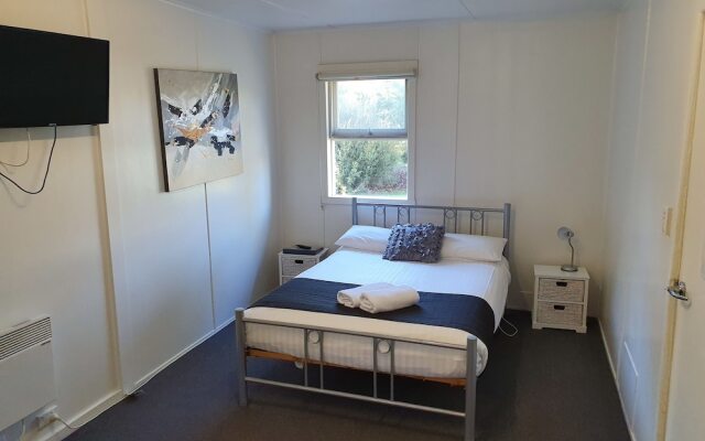 Seven Mile Beach Cabin and Caravan Park