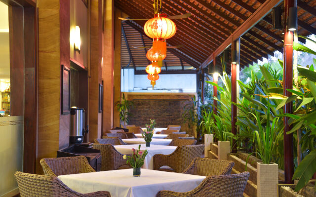 Almond Hotel Sothearos