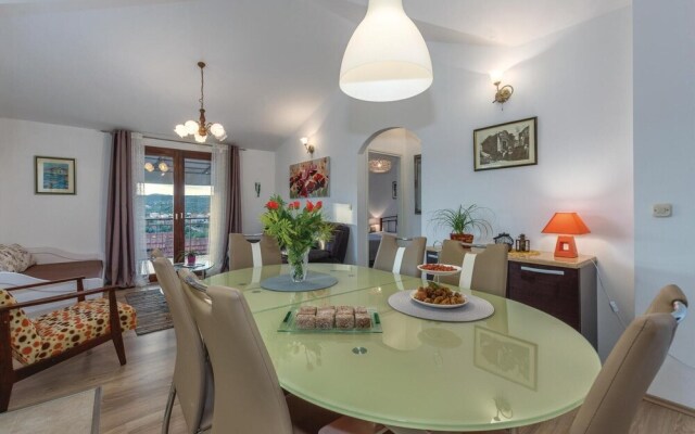 Beautiful Home in Vinisce With Wifi and 4 Bedrooms