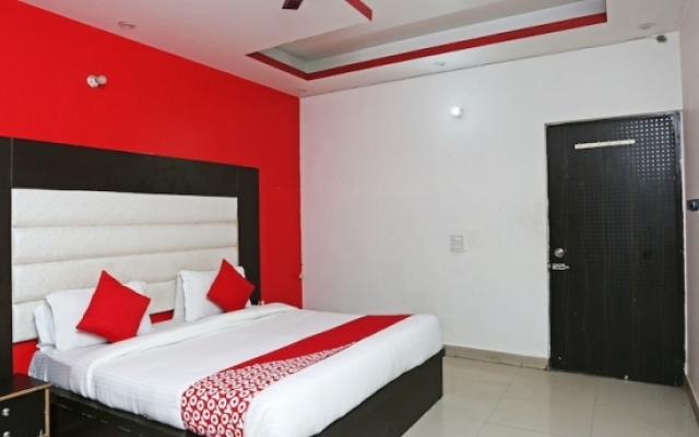 OYO 15172 R D Plaza