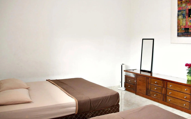 De Nuansa Dago Villa by HouseinBandung
