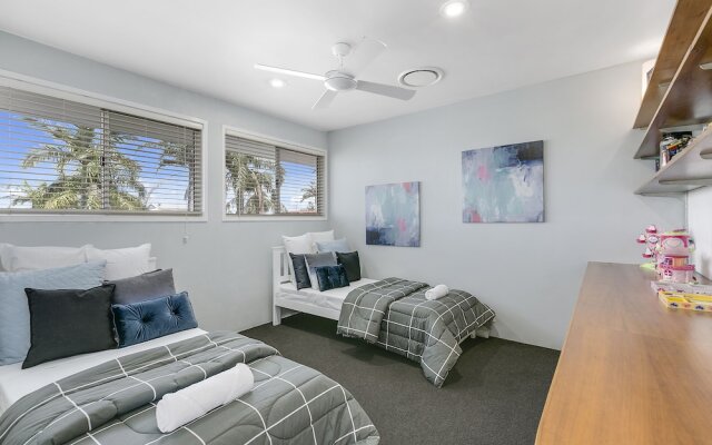 Havana Blue - Large 4 Bedroom Home