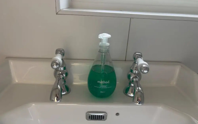 Vauxhall Flat 9 - London