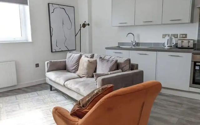 Modern 2 Bed Apt - 15 Mins to Birmingham Centre