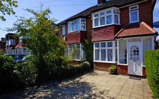 Three-Bedroom House on The Vale