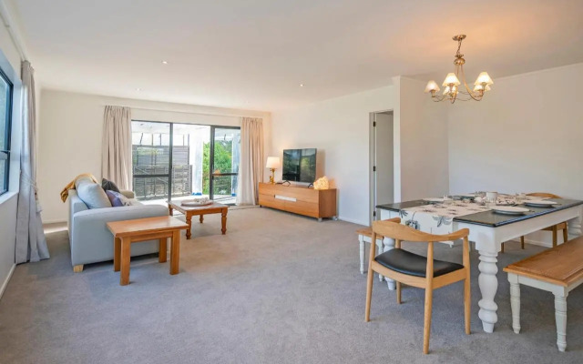 Manuka Bach - Matarangi Holiday Home