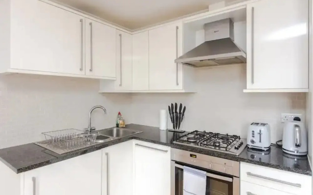 Homely 2 Bedroom Flat Near Embankment Station