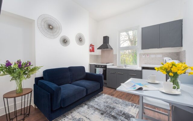 Earl's Court by CAPITAL 119