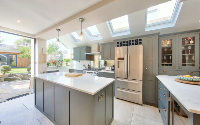 Family 4-bed House & Secluded Garden - Wimbledon