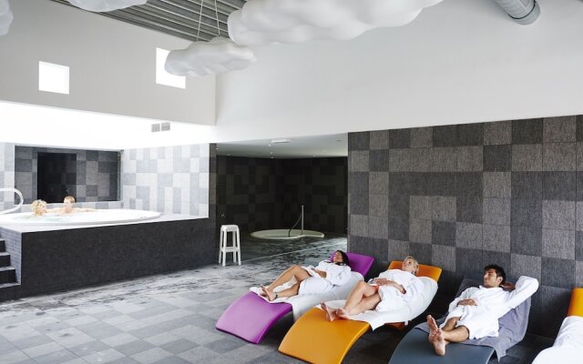 Best Western Plus Golden Lakes Hotel