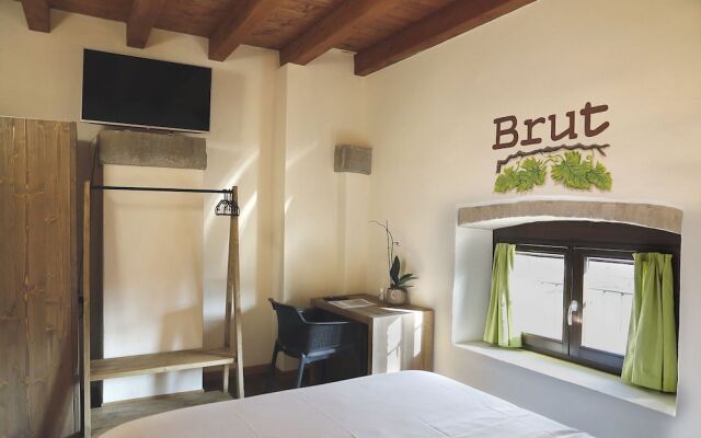 Smart Rooms & Restaurant