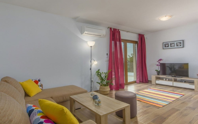 Amazing Holiday Home With Private Pool & Roof Terrace - Hotel in Porec - Photo 2
