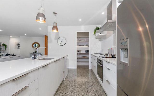 Stylish Villa Escape - Matakana Holiday Home