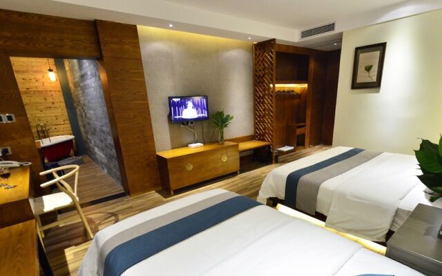 CTN LiRiver Boutique Hotel