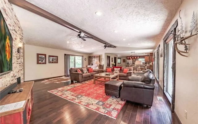 Ruidoso Respite - Six Bedroom Cabin with Hot Tub