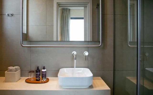 Lora Pearl Luxury Villa By Louis Hotels