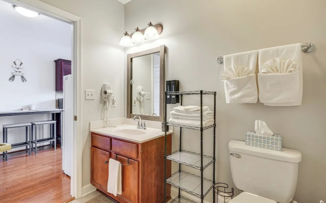 Smith Mountain Lake Condo w/ Pool Access