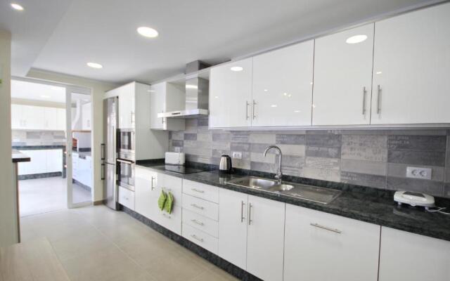 Amazing 5-bedroom villa in Costa Adeje