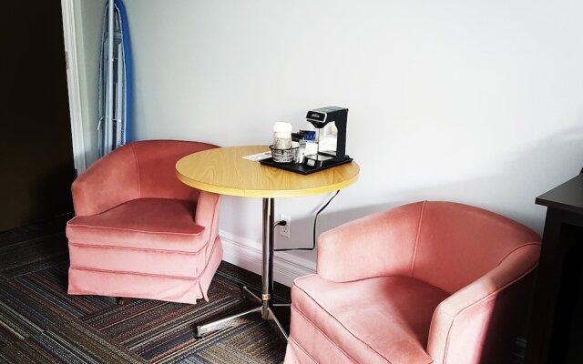 Seaport Inn