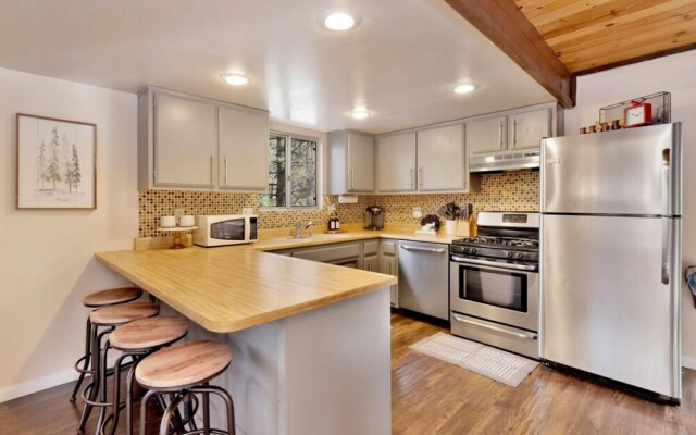 Pinewood Inn #2093 by Big Bear Vacations