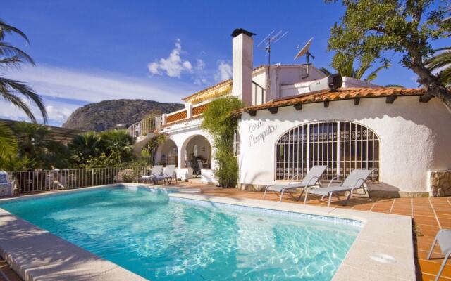 Villa - 4 Bedrooms with Pool and WiFi - 104982
