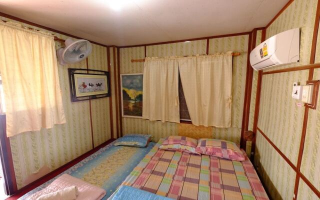 Baanpakrimklong Sukhamon Homestay & Resort
