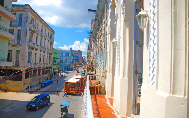 Kenia Colonial House