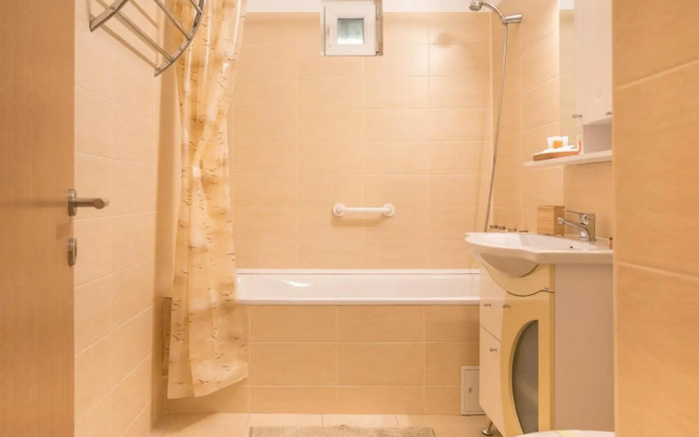 Golden Apartment Baneasa