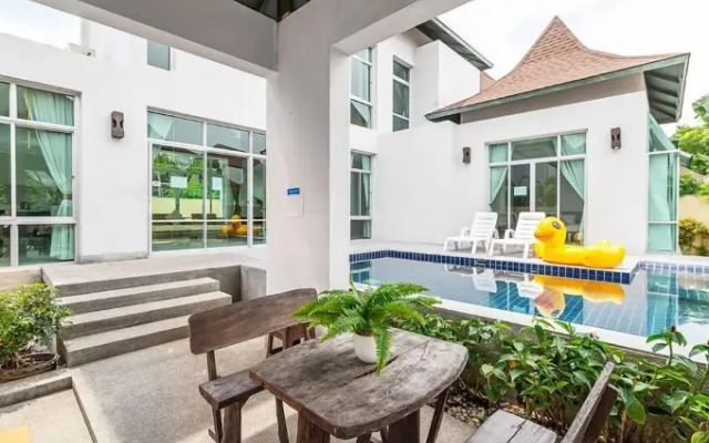 AnB Pool Villa 3BR Glass House in Pattaya