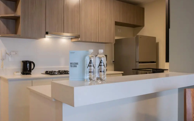 w Modern 2BR w Scenic Balcony Close to Kennedy Park