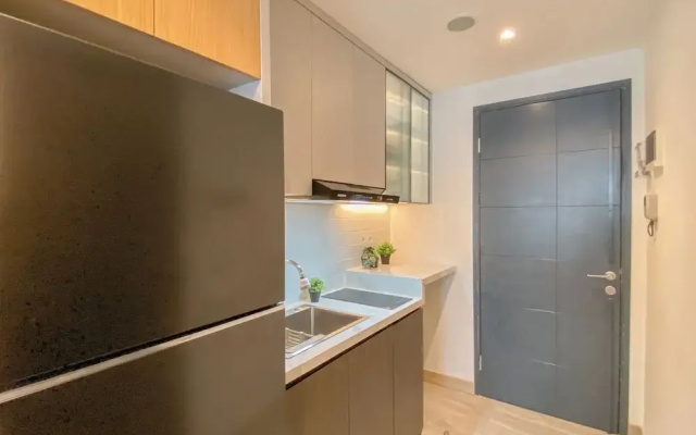 Modern Minimalist Studio Apartment At Collins Boulevard