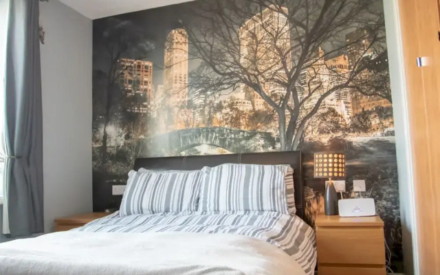 2 Bedroom Flat With Views of Castle