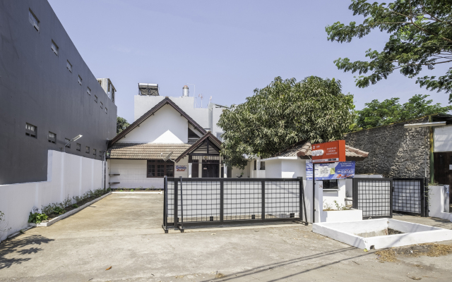 Super OYO 1568 Stasiun Ka Cirebon Guest House