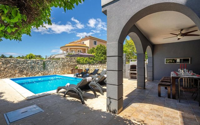 Awesome Home in Crikvenica With Wifi, 6 Bedrooms and Outdoor Swimming Pool