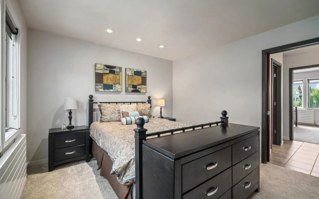 Blackhawk 2817 4 Bedroom Townhouse by RedAwning