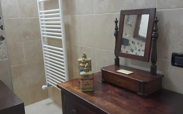 Dueterre Room & Host