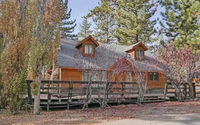 750 Stanford Avenue 3 Bedroom Cabin by RedAwning