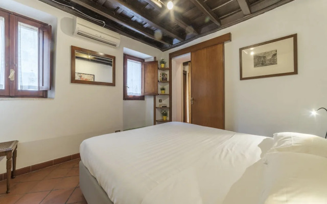 Stylish Flat Domus Aurea