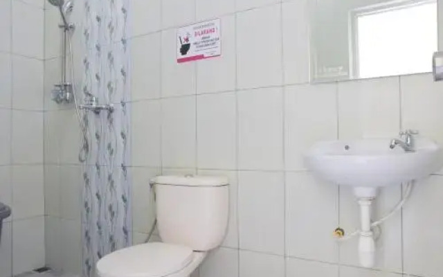 RedDoorz Syariah near Balai Kota Probolinggo 2