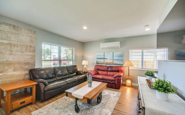 Pet-friendly Moclips Home: Walk to Mocrocks Beach!
