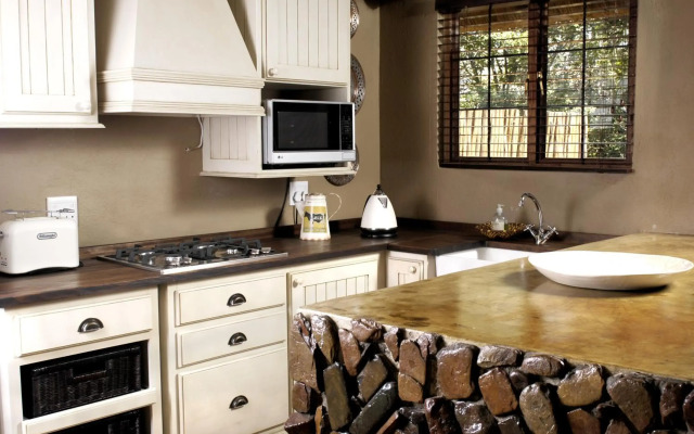 Caracal Lodge