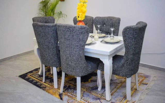 Lux Suites Royal Oaks Residency